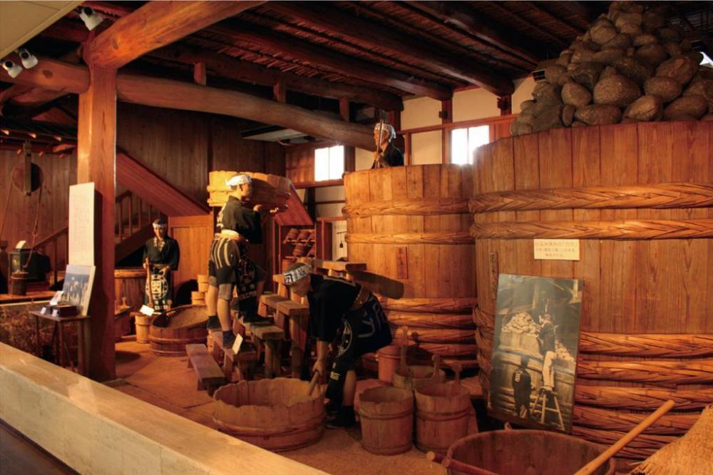 ジオラマで江戸時代の味噌づくりを紹ご介