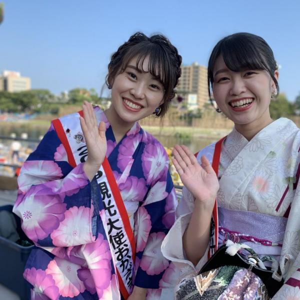 2019観光大使おかざき　鶴田百代（左）古林かなみ（右）　