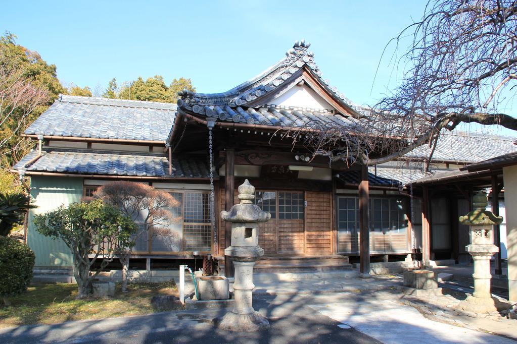 家康公の母、於大の方の遺髪を埋めた寺院「大泉寺」をご紹介します。