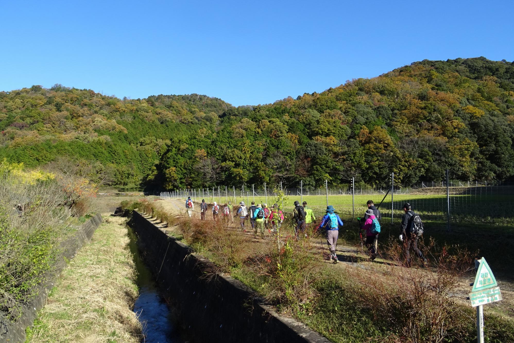 秋の水晶山トレッキングを実施しました！