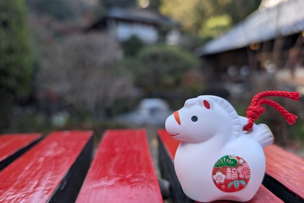 2026年1月4日(日)に金鳳亭で季節の料理をお食事をされた方(先着100個)に「干支土鈴」をプレゼントします！