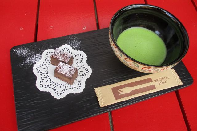 2025年12月6日（土）より「城南亭・立礼席で冬の期間限定「ちょこっとチョコリーヌ」を販売します。