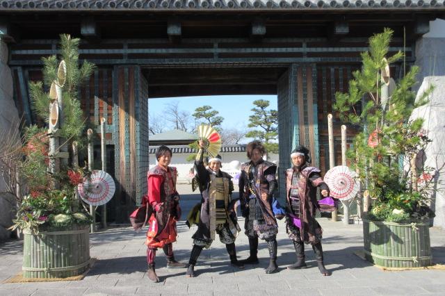 大手門に門松を設置しました！