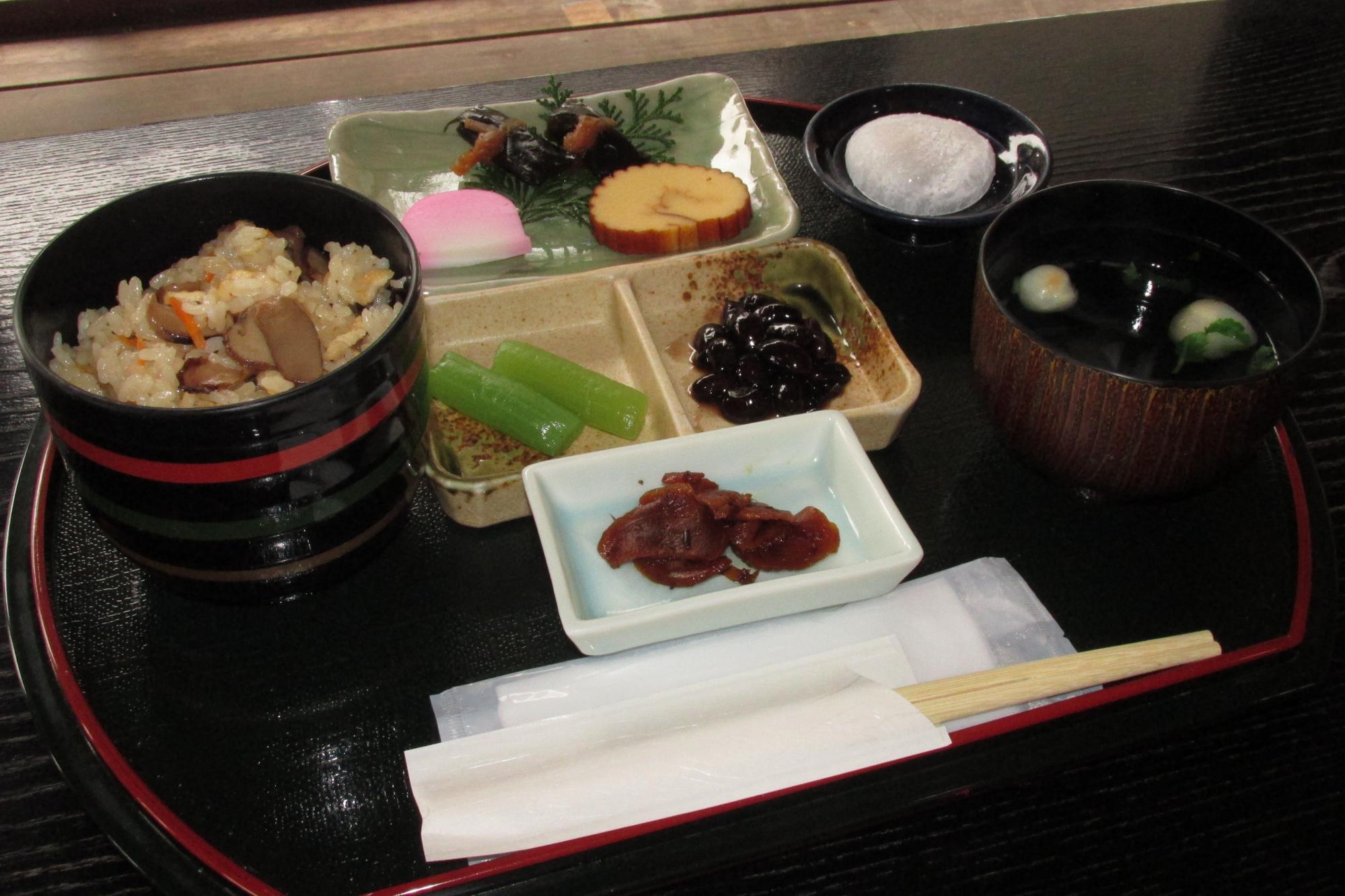 2026年1月4日(日)～1月7日(水)の金鳳亭は新春特別メニューとなります！