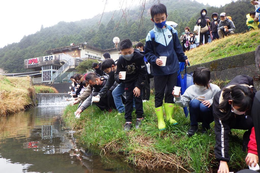 ３月14日（土）ホタルの幼虫放流式を開催します！