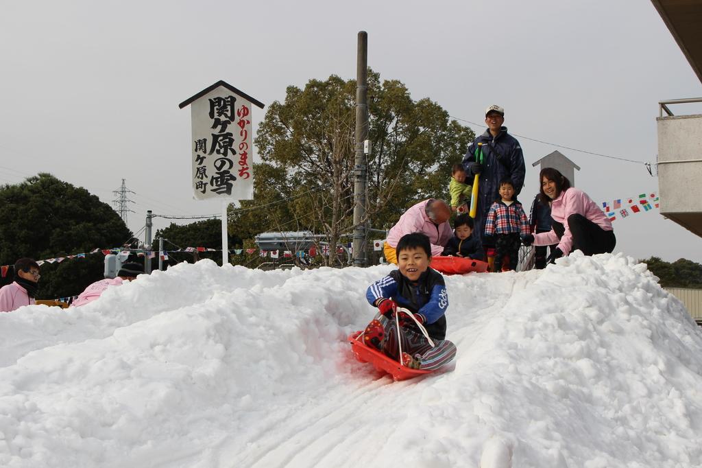 明日明後日は「雪と遊ぼうin南公園」を開催します！