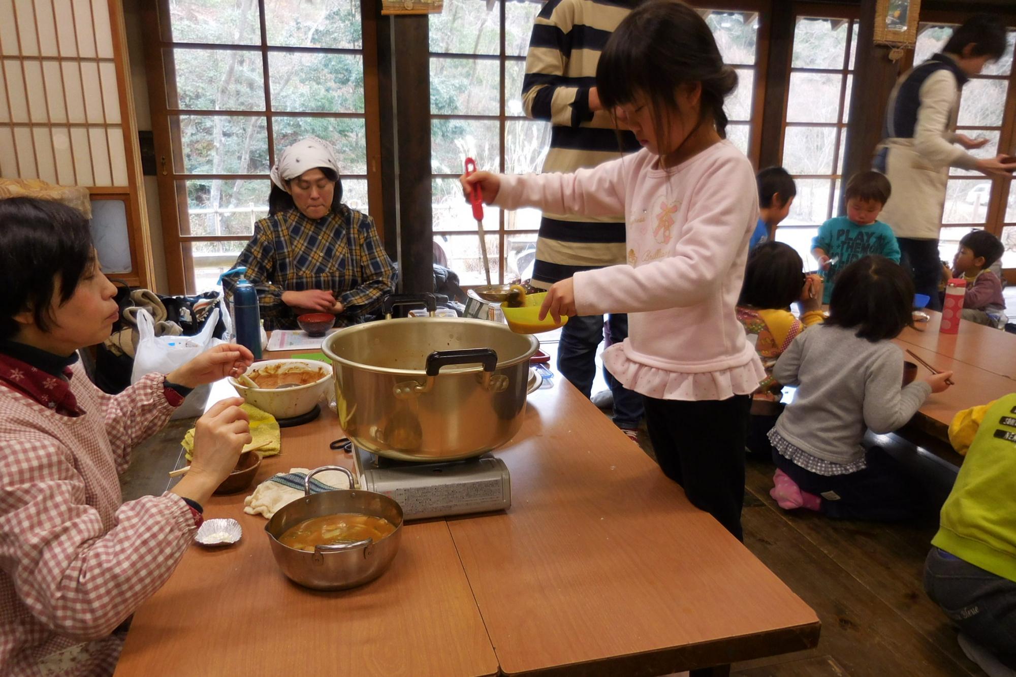 おかざき自然体験の森で「森の味噌作り」を実施しました