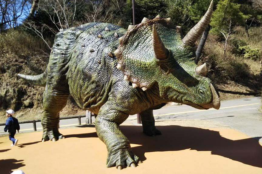 東公園の恐竜のモニュメントが追加！恐竜広場としてリニューアルしました！