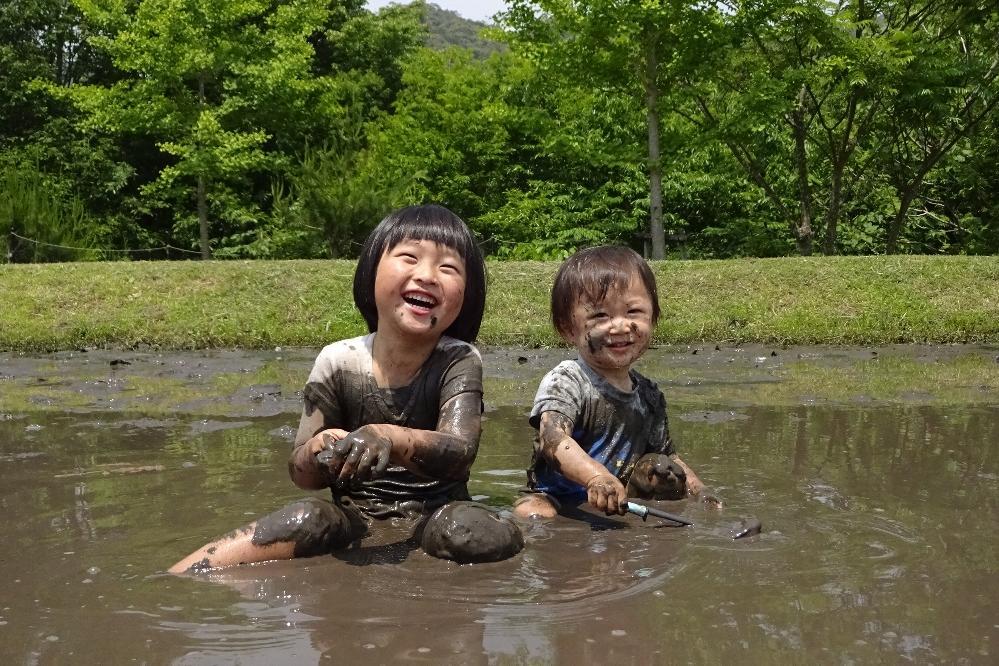 「ちびっこ集まれ！どろんこ初体験」を開催しました