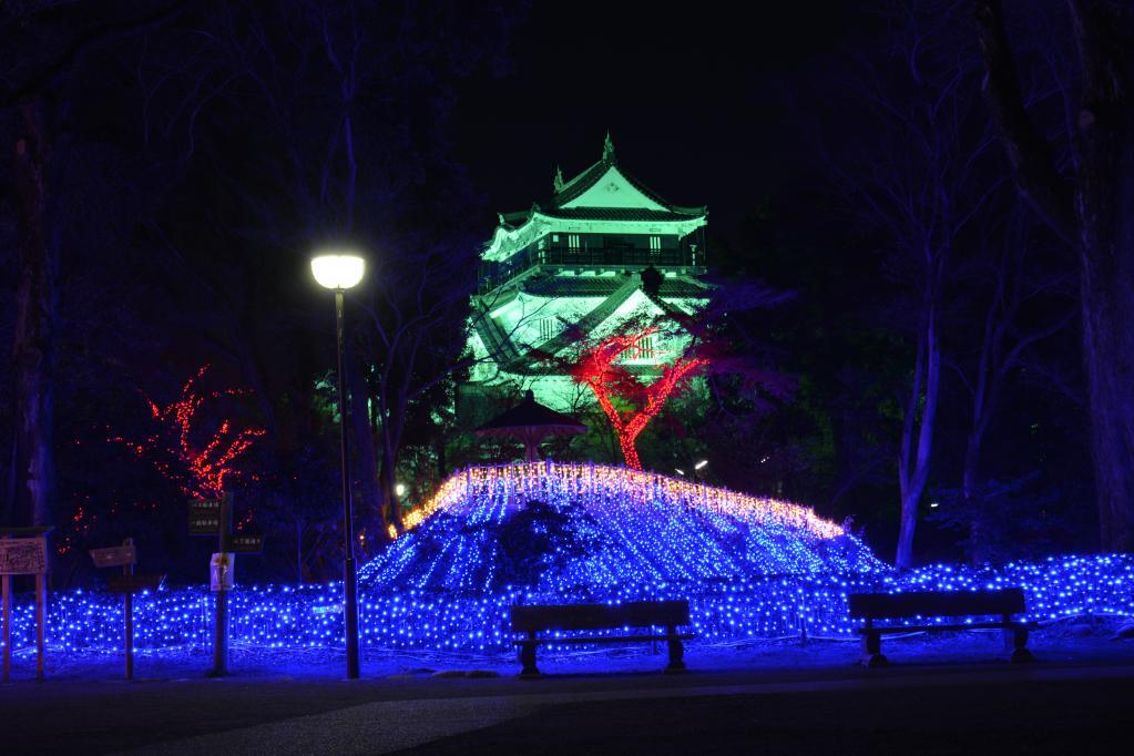 イルミネーションの開催期間中は岡崎城の夜間延長営業を行います！
