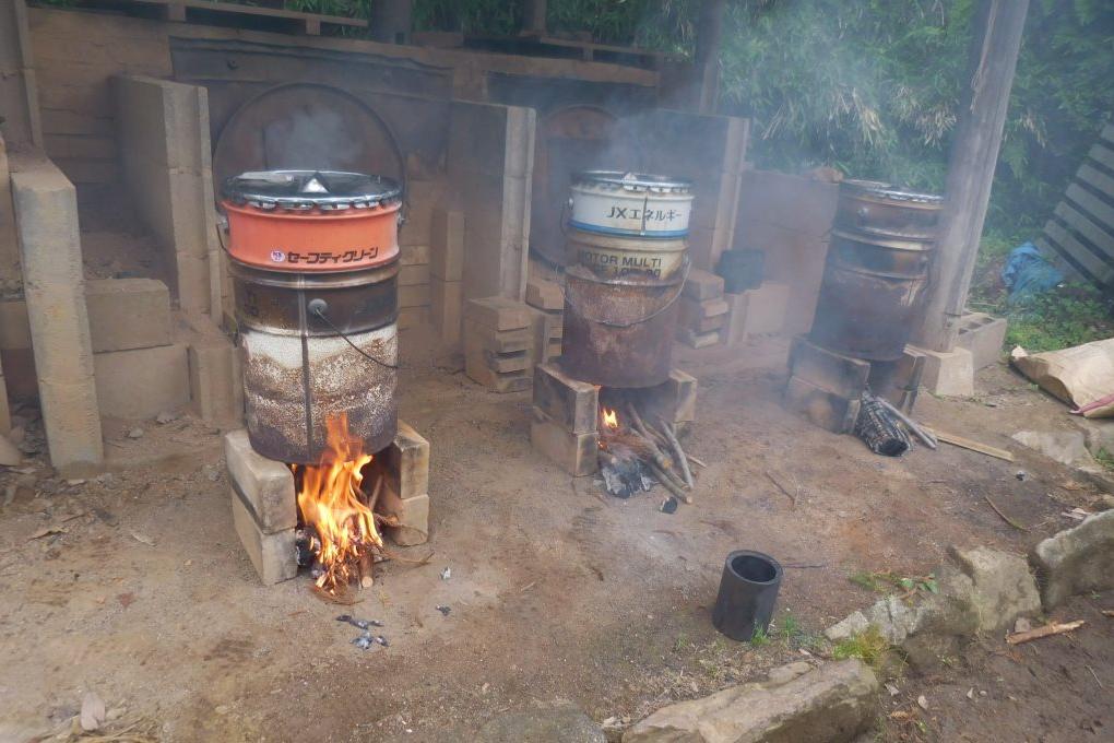 風鈴用の竹炭焼きを行いました。