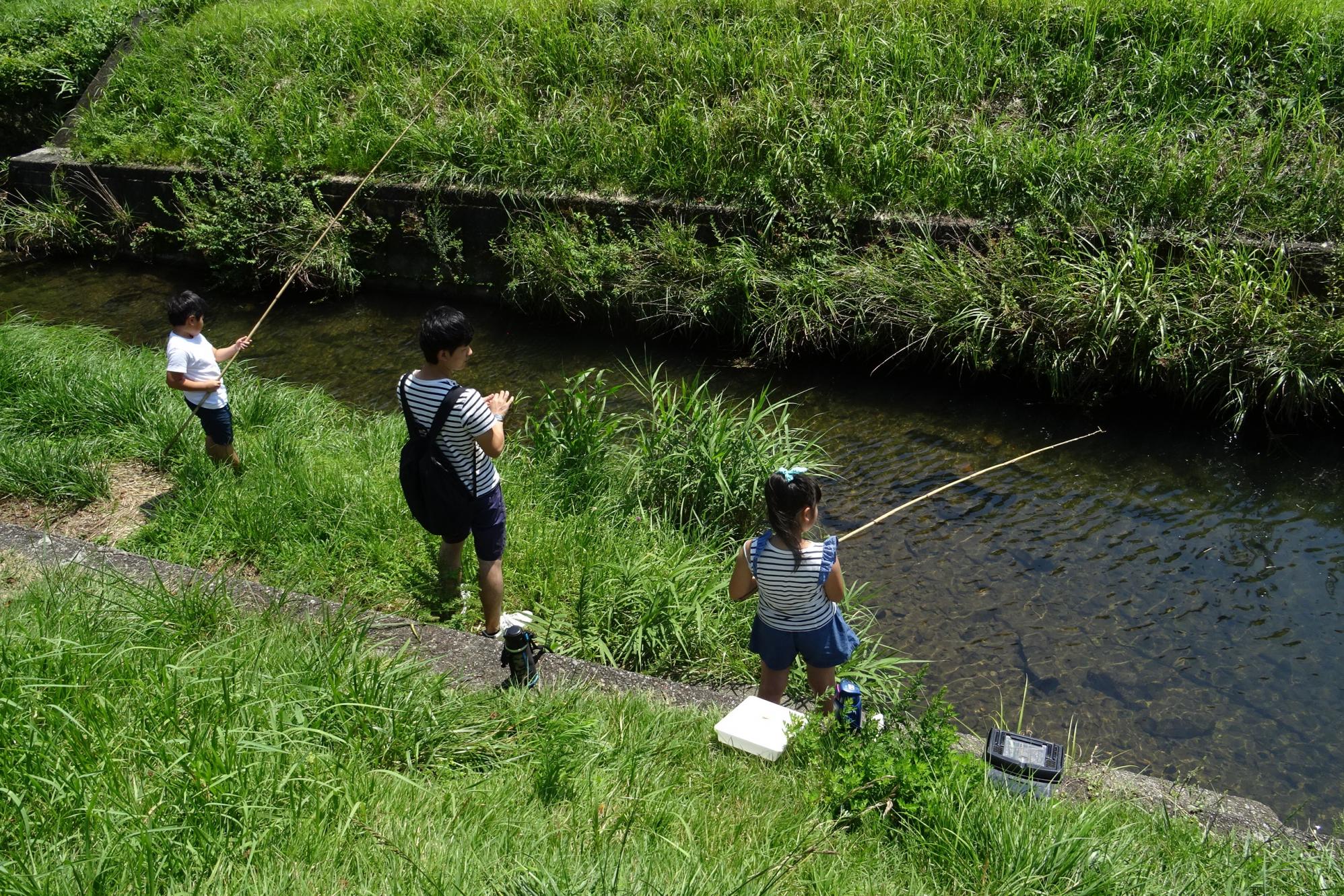 「竹竿で魚釣りしよう！」を行いました。