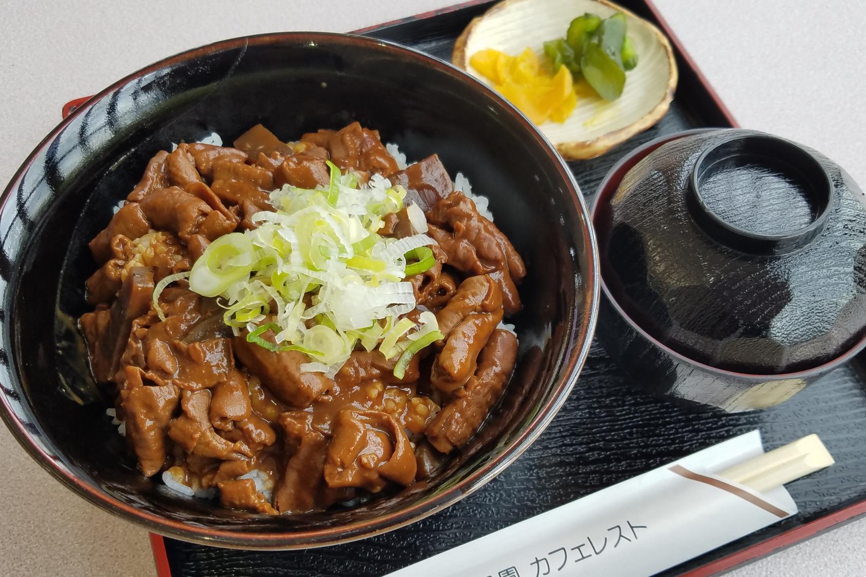 中央総合公園喫茶で期間限定の「どて丼」はいかがですか？