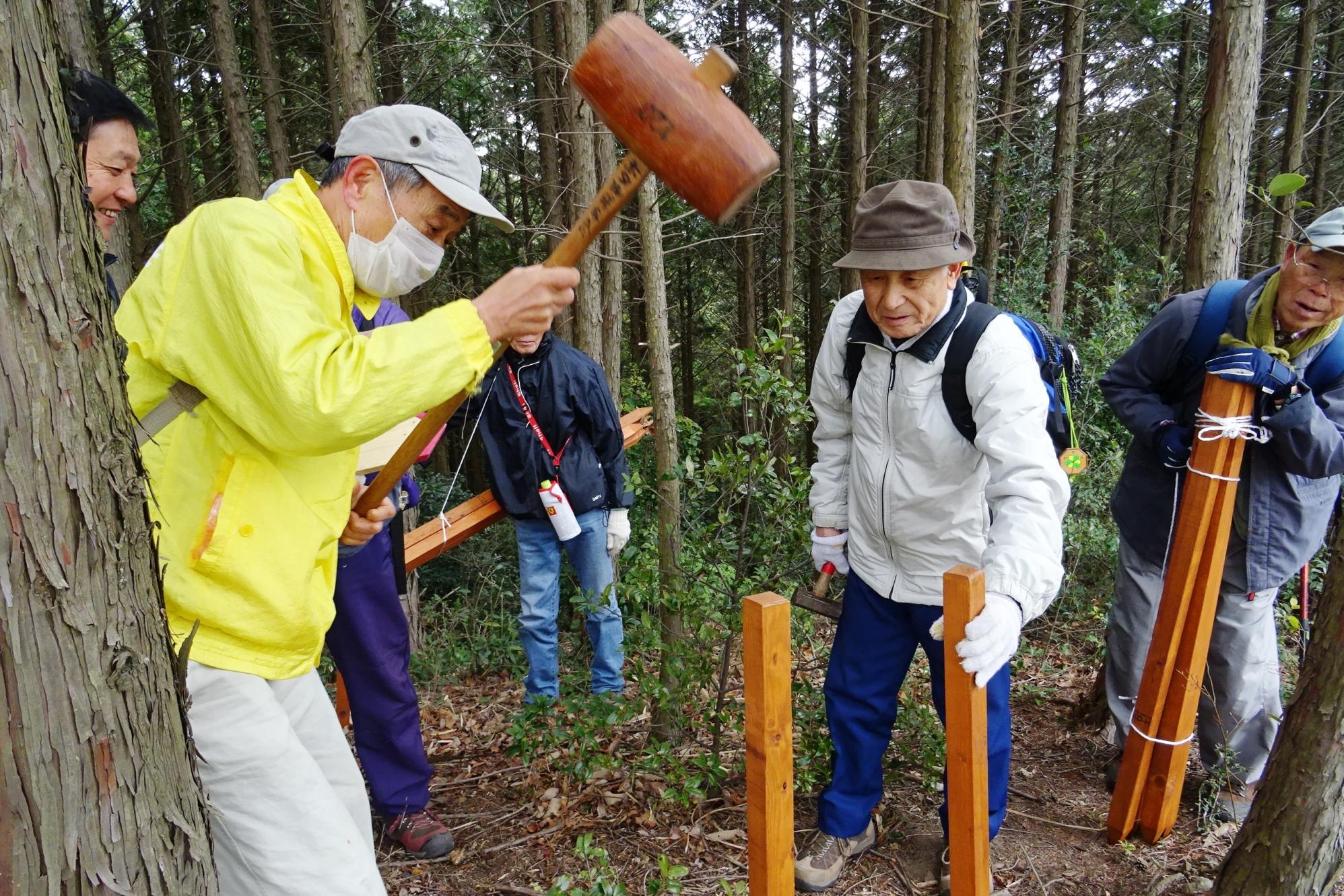 新ルート「天空の道」コースに看板を設置しました