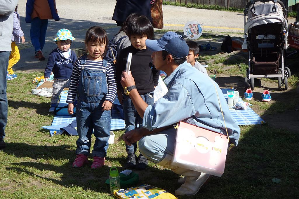 「飼育員とまわる動物園【東公園動物園】」を開催します。