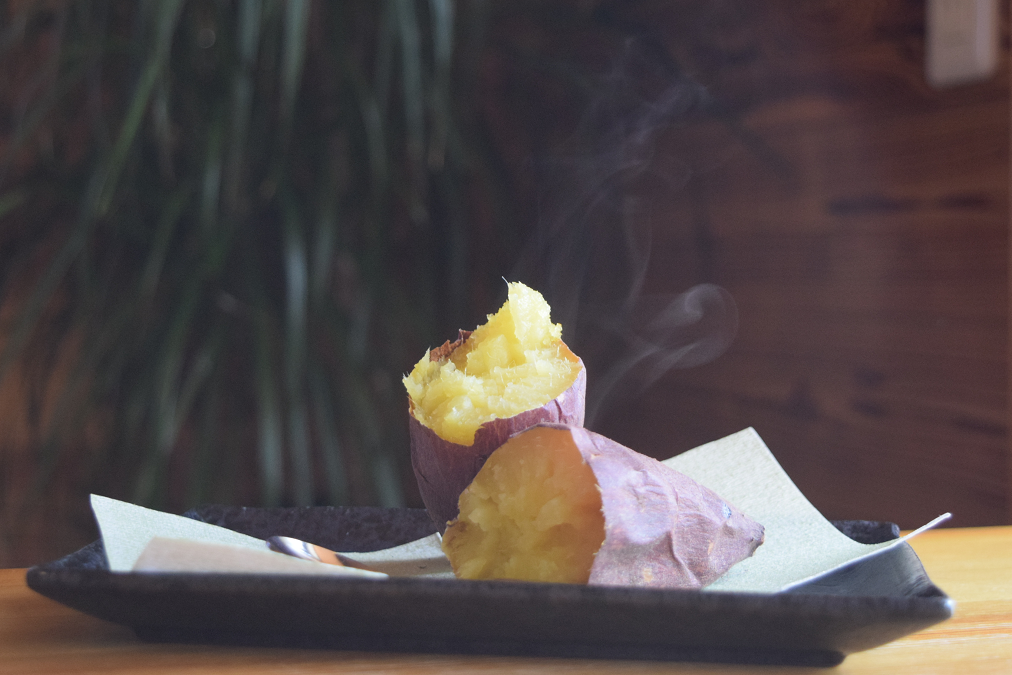 寒い冬に心もほっこり、岡崎で焼き芋巡りはいかがでしょうか？
