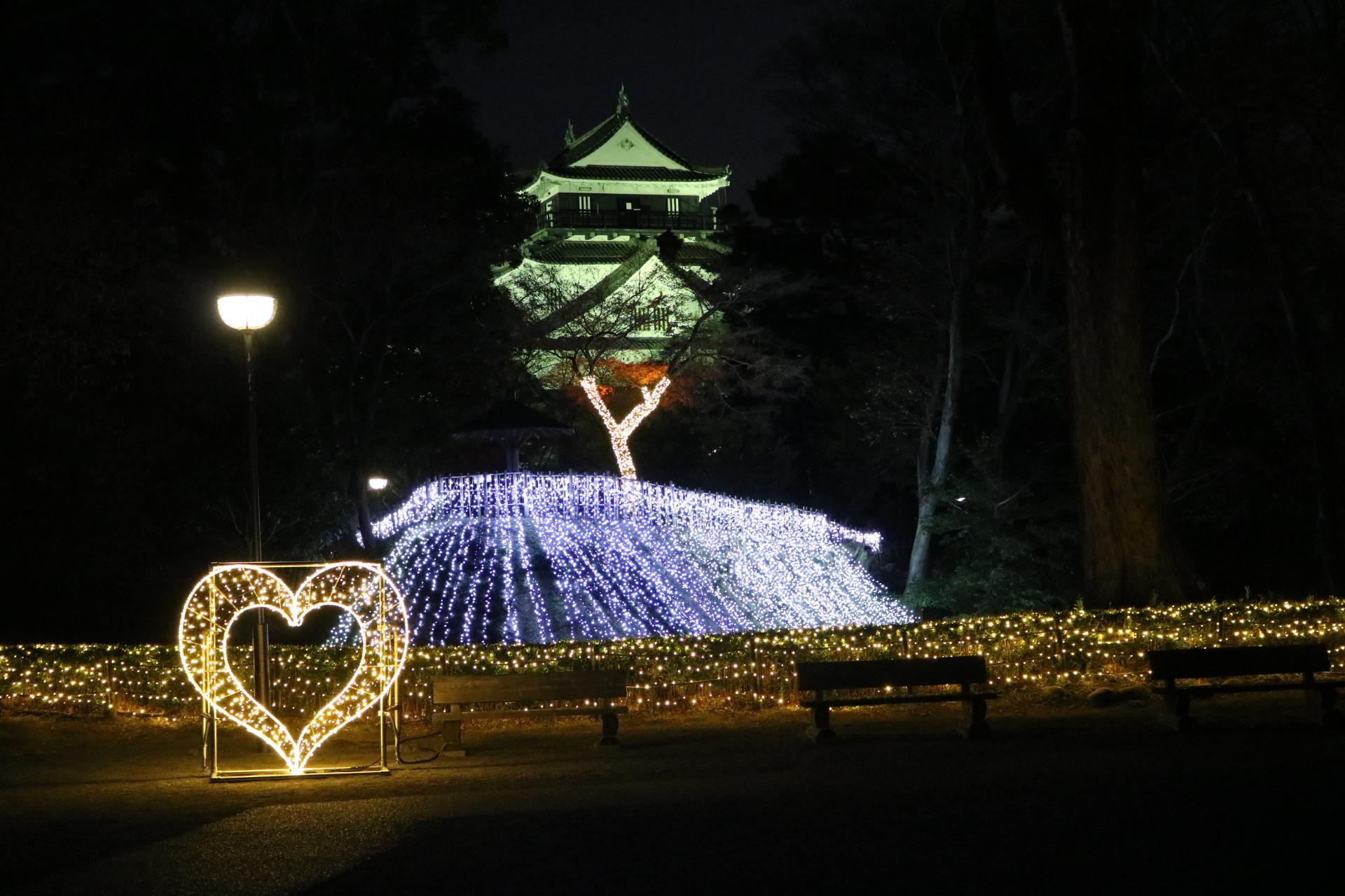 岡崎城公園では2022年1月10日（月・祝）まで「岡崎イエヤスコウイルミネーション2021」を開催しています！
