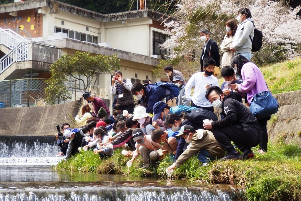 「ホタルの幼虫放流式」を実施します！