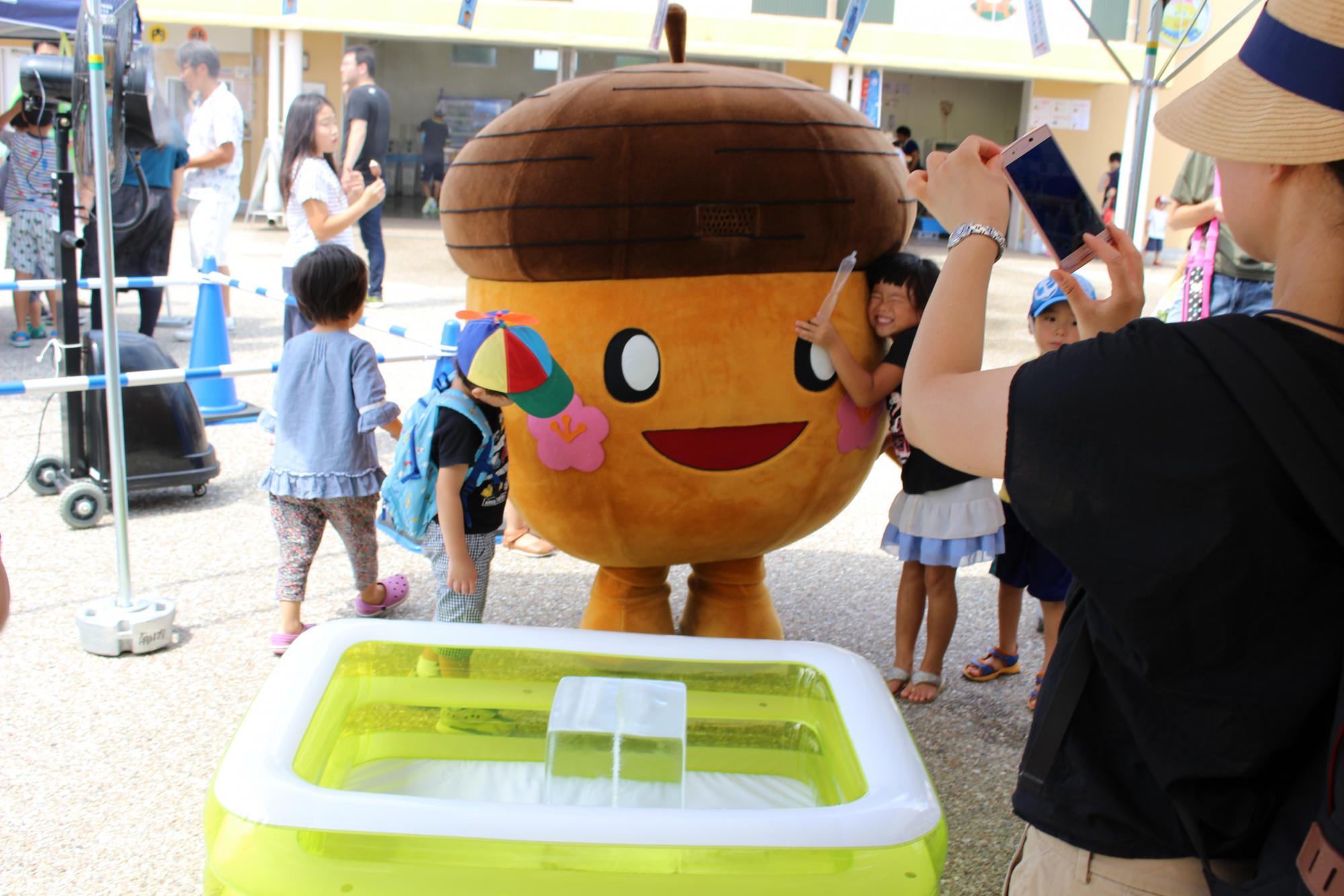 2022年8月11日（木・祝）は納涼！氷柱・水遊び体験を開催します！