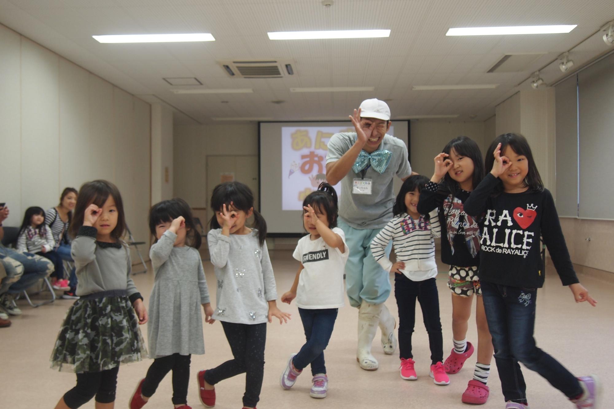 「体を使ってまねっこ遊び！あにまねウォッチ」を開催します。【東公園動物園】