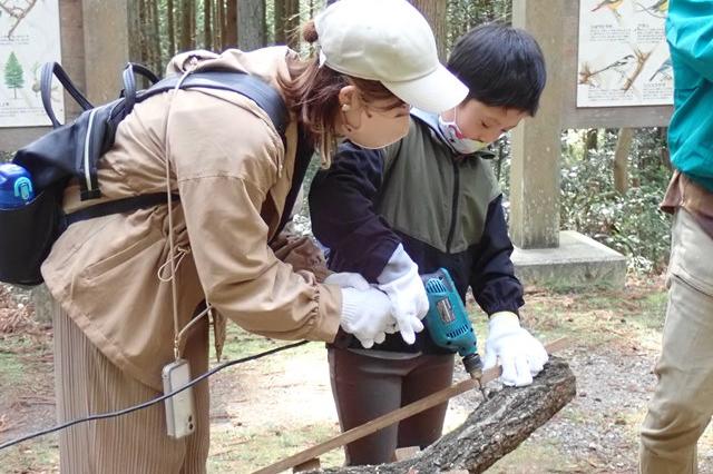 おおだの森でシイタケの菌打ち体験(2023年)を開催しました