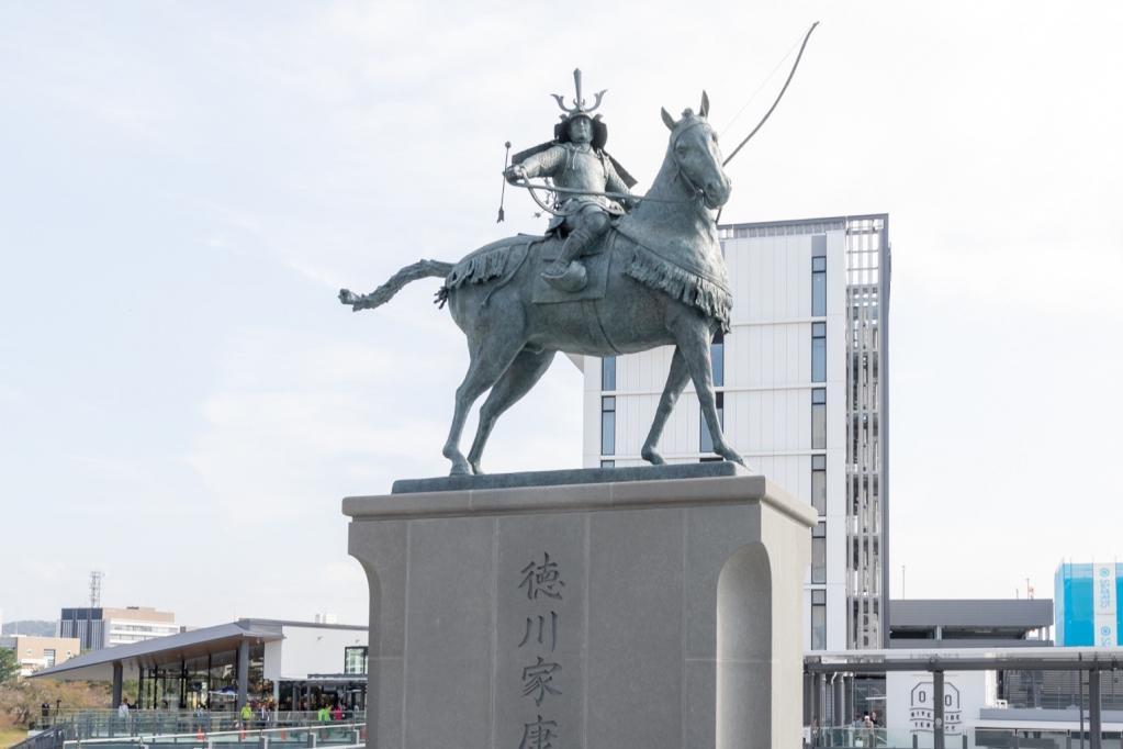 日本最大級の銅像、東岡崎駅そばの「徳川家康公像」をご紹介します！