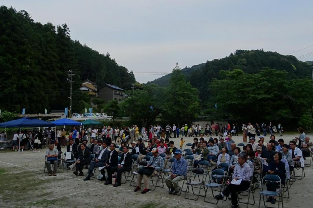 オープニングイベントに集まった人々