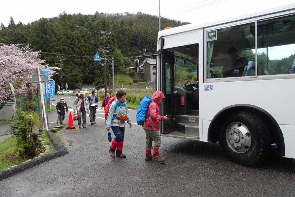 ワクワクしながら乗り込みます