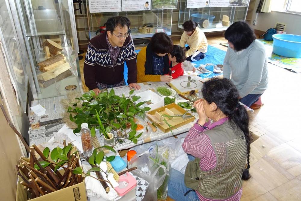 目を見張る葉っぱ先生による実演