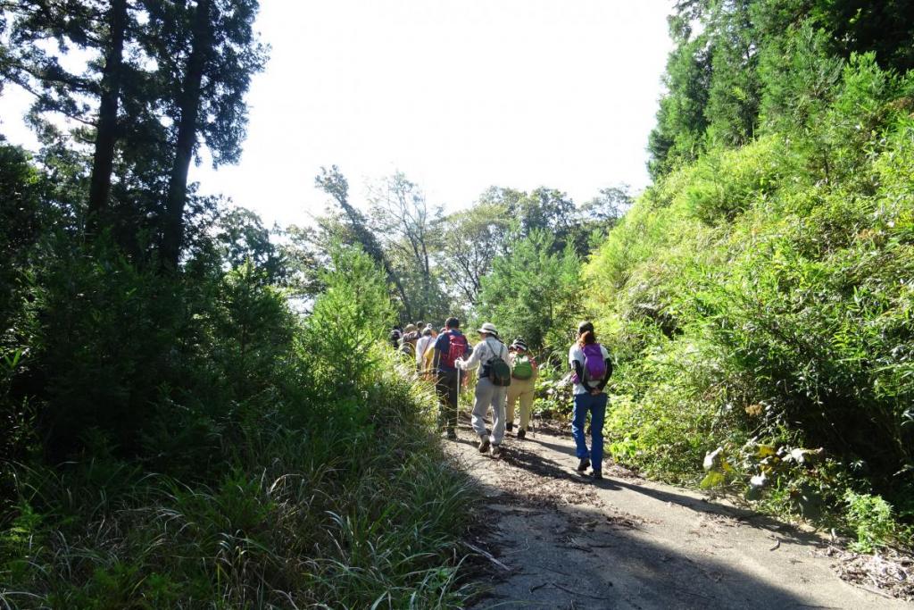 登山口を目指す