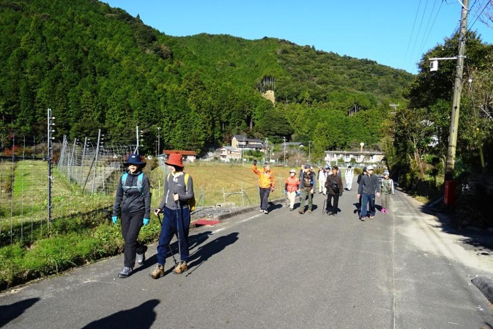 いよいよホタル学校を出発です