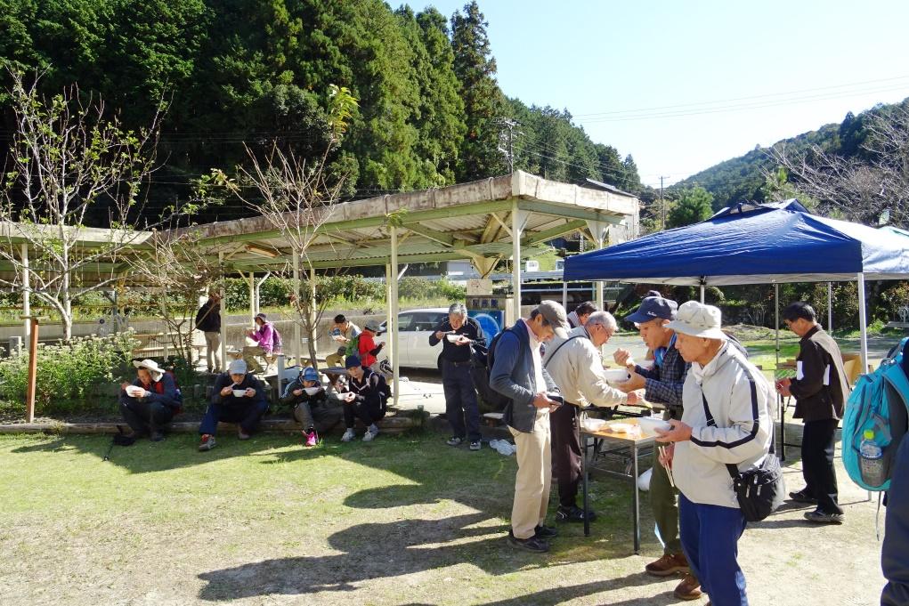 歩いた後の甘いものは美味しさ倍増です