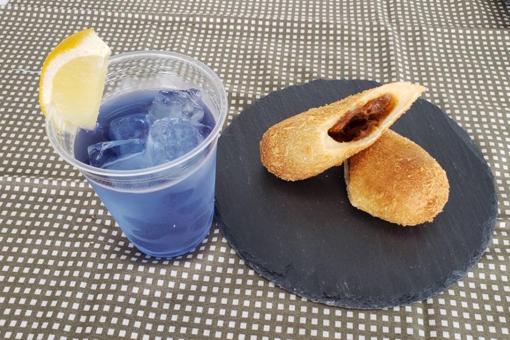 おかざきカレーパン＆バタフライピーティーセット（480円）