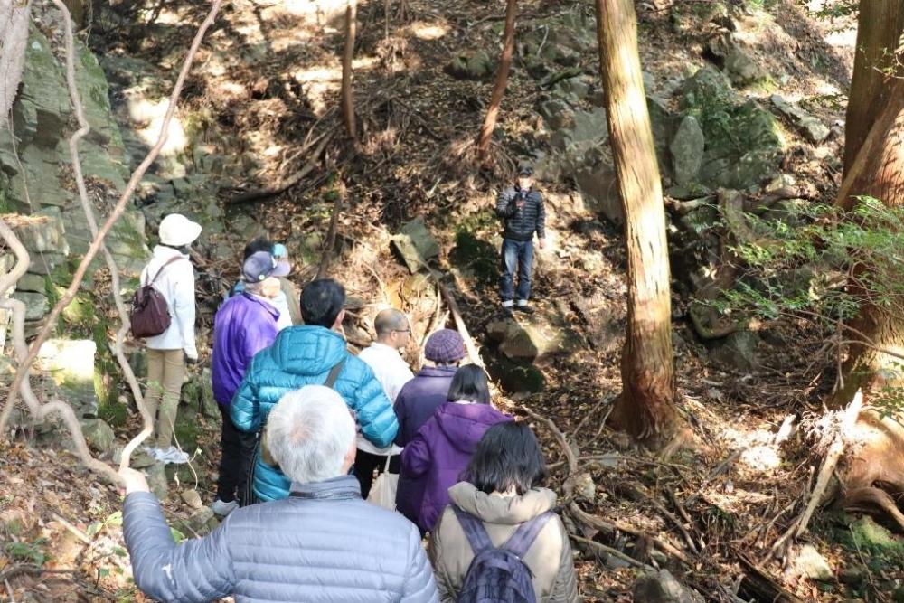 山奥にある御嶽霊神供養塔