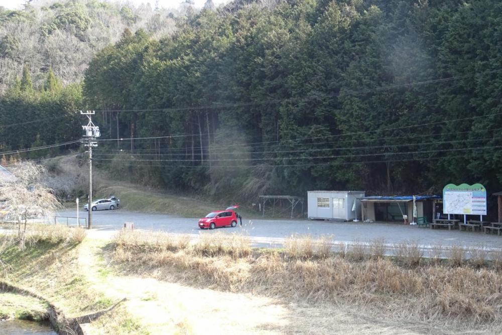 インフォメーションコーナーに駐車できます。