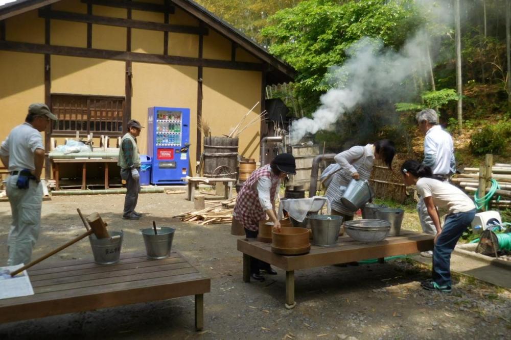 もち米の炊ける良い香りが…