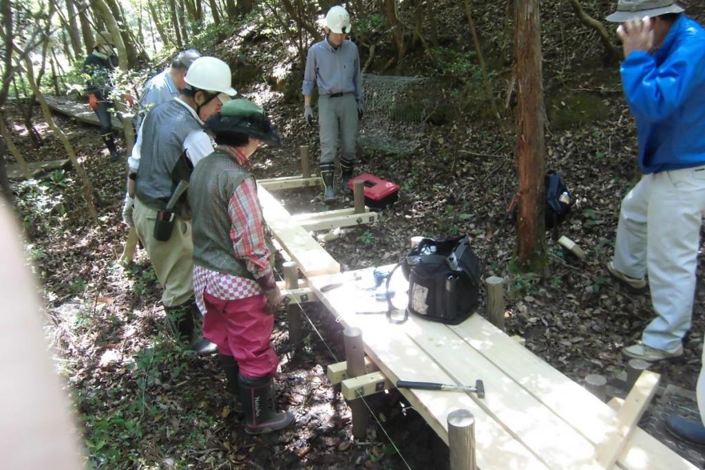 湿地にとって重要な木道整備