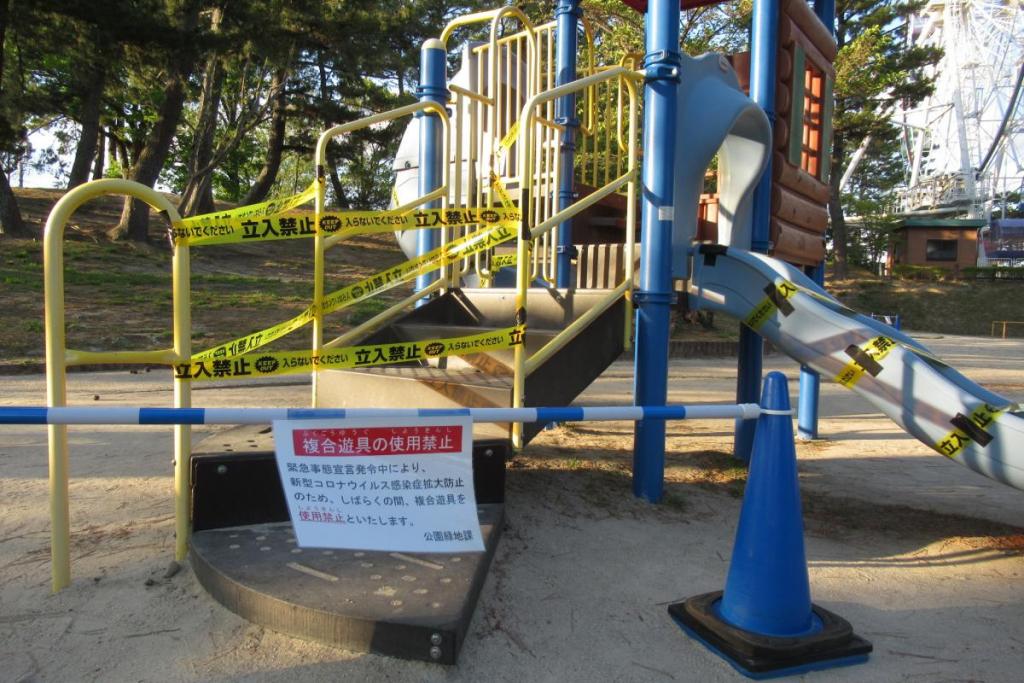 児童公園　複合遊具１