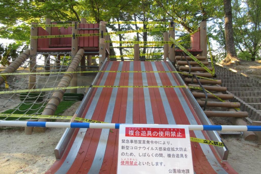 児童公園　複合遊具２
