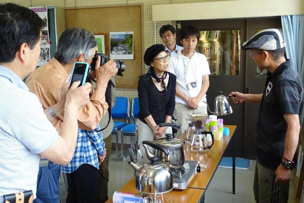 こだわりのコーヒーを淹れる