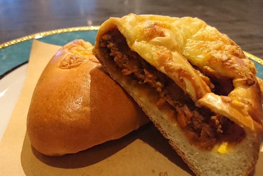 さん太のおかざき焼チーズカレーパン