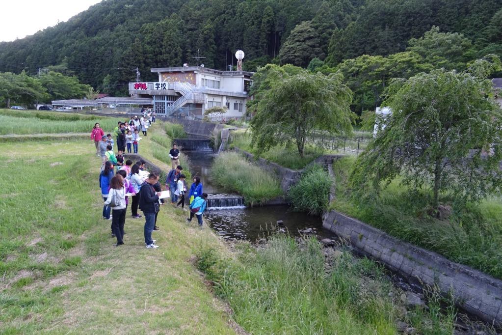 ホタル学校の少し下。毎年幼虫放流式をする場所です