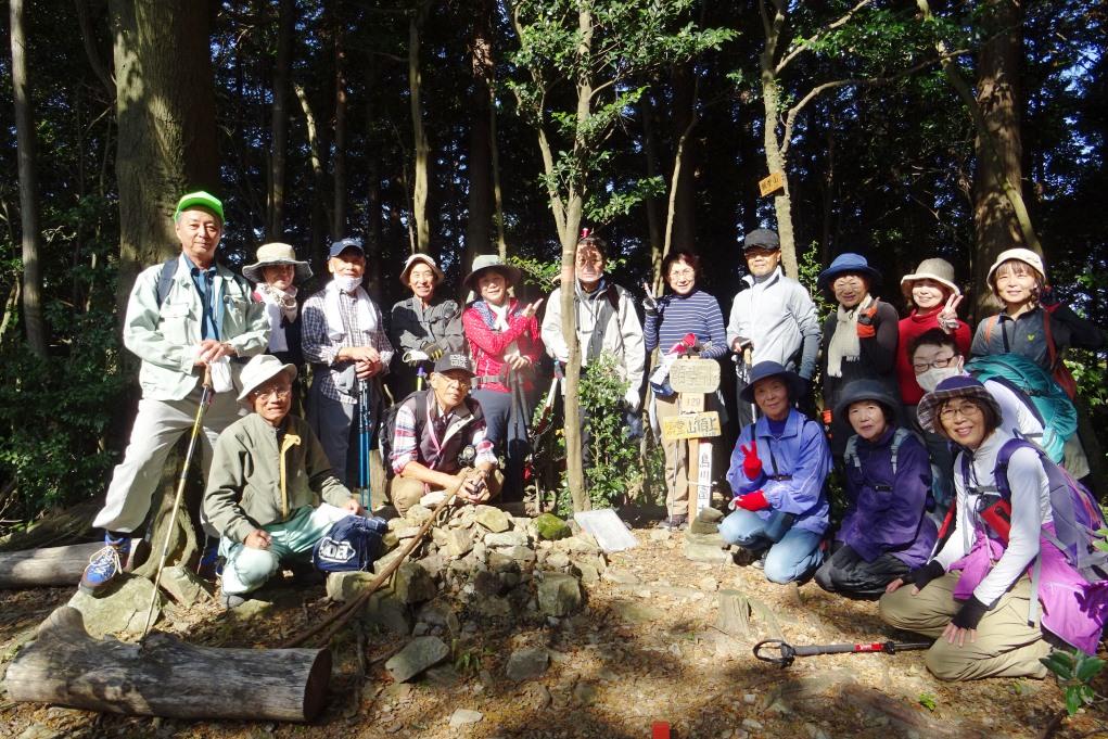 額堂山山頂で記念撮影を行いました！みなさんとっても良い顔です！