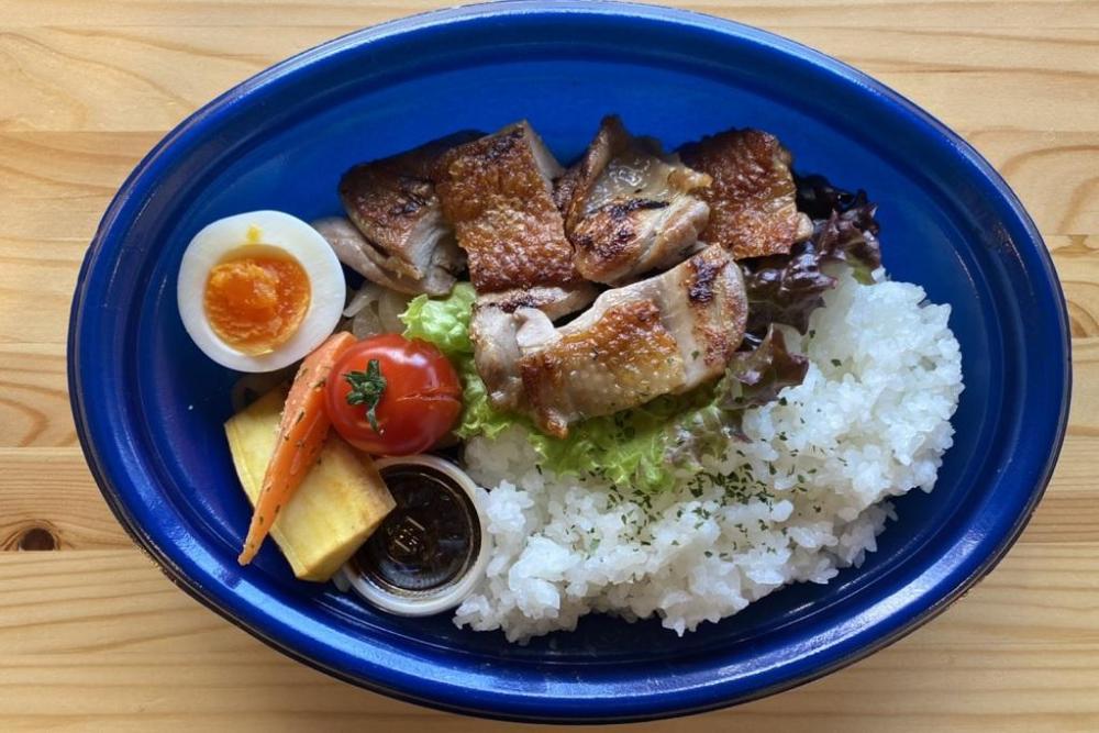 岡崎おうはん地鶏 ステーキ弁当／980円＋税