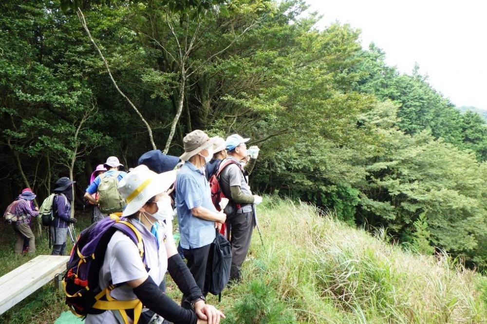 西方面を見渡すことができます。天気の良い日は名古屋のビル群も見えます