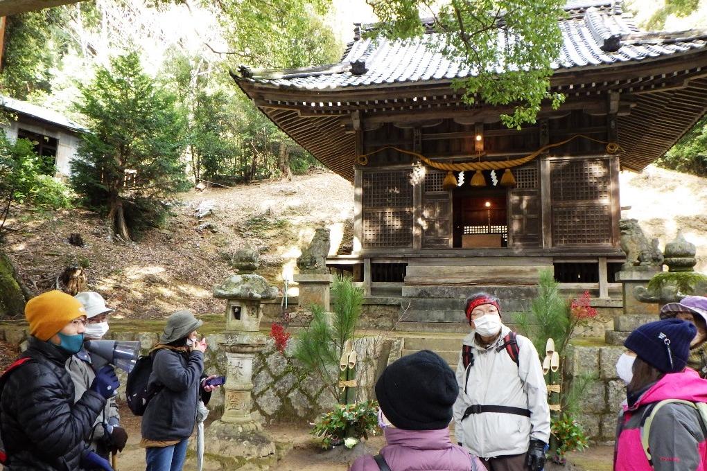 「白髭八柱神社」門松もありお正月ムードが出ていました。