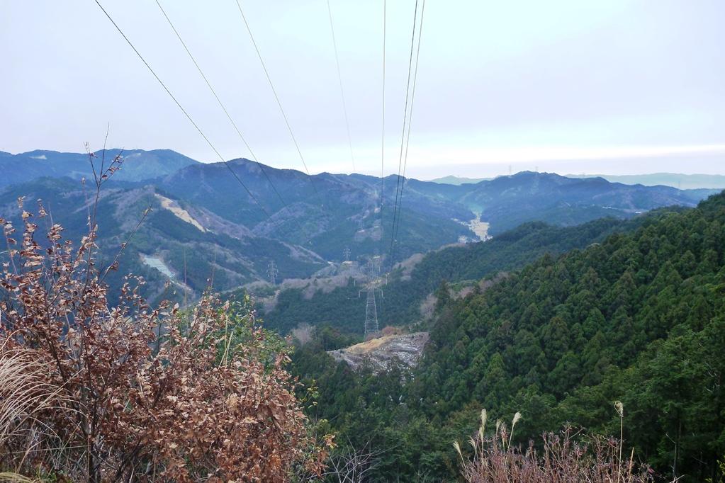 水晶山から約20分で「中電鉄塔」に到着！