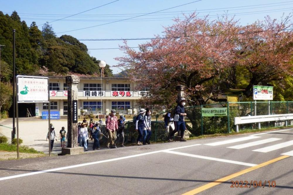 それではホタル学校を出発します！