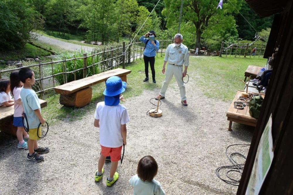 こっちでは、子供たちが輪投げ大会！