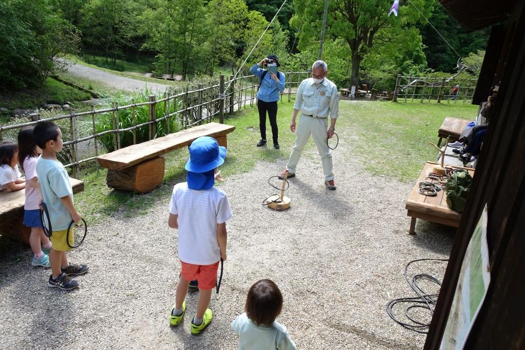 こっちでは、子供たちが輪投げ大会！